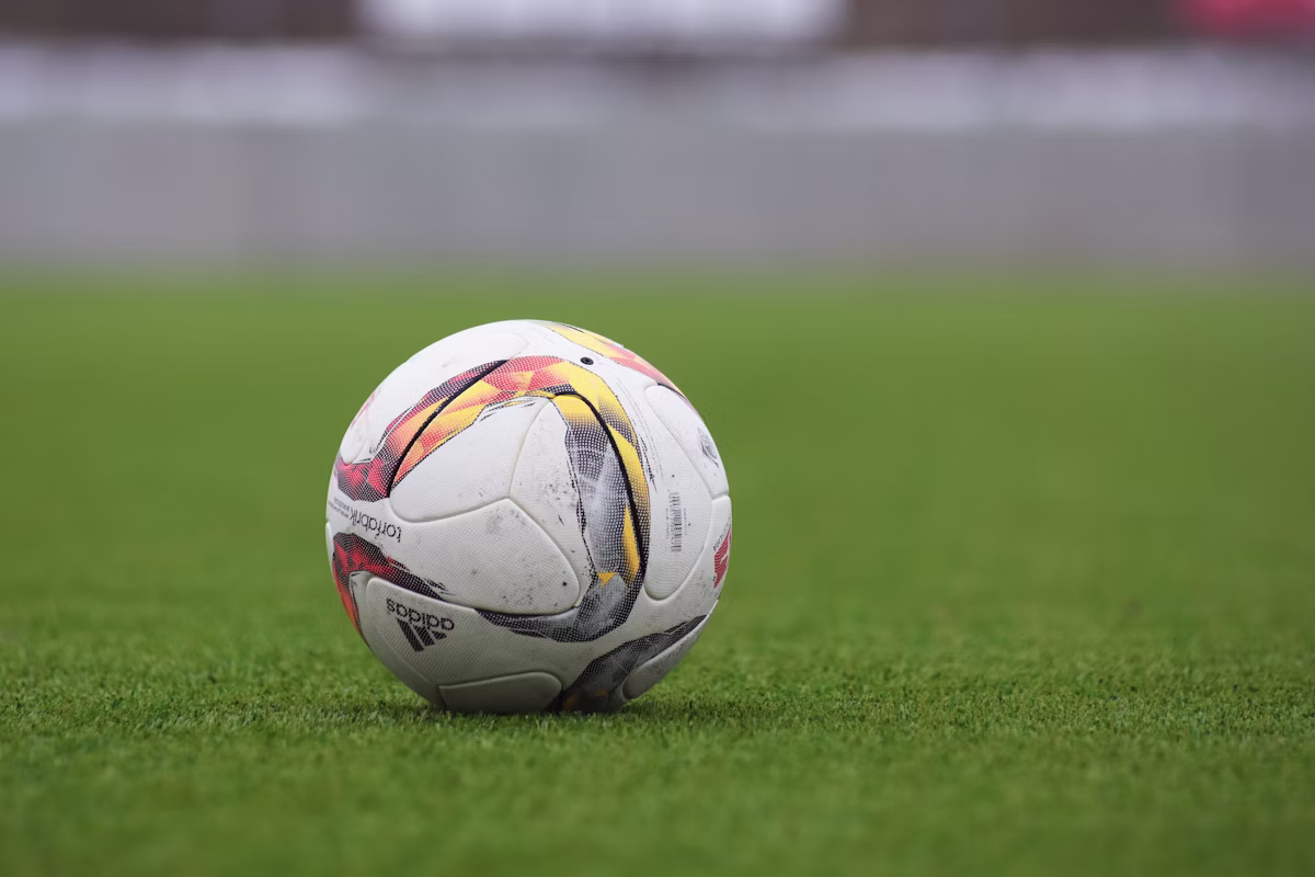 Penalty miss inside a comeback arc for live football prediction