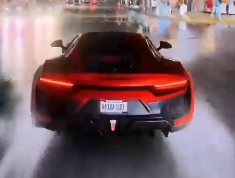 Look at the car details and road lighting in this Ultra example.